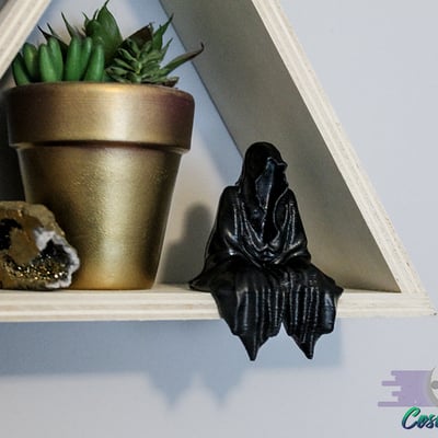 Small bookshelf wraith