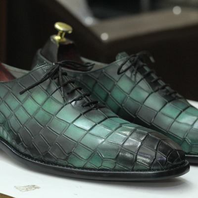 Handmade men's green alligator print leather lace up office shoes