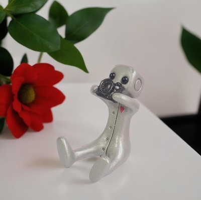 Camera Shy Robot Resin Art Toy Figure Kawaii Desk Buddy Gift