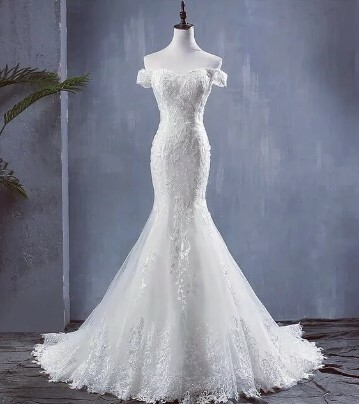Elegant Off Shoulder Lace up Back Luxury Wedding Dress