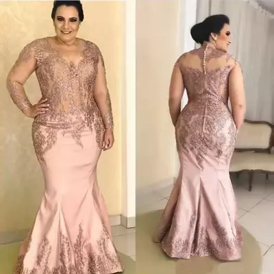 Plus Size Dusty Pink Mother of Bride Groom Dresses Vintage Sheer Long Sleeve Appliques Beads Long Satin Mother Evening Gowns Button Covered Back