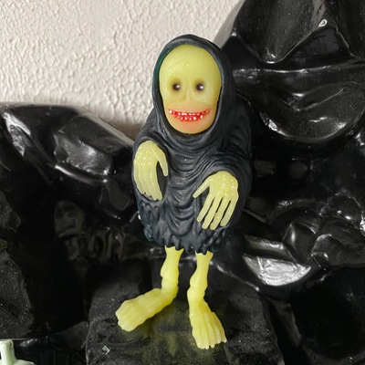 The creep yellow peep bones
