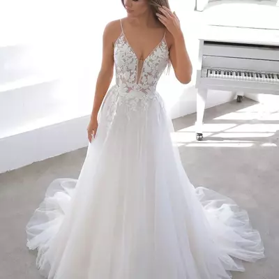 Modest white wedding dresses for woman a line beach tulle applique lace court train v neck sexy plus size bridal gowns