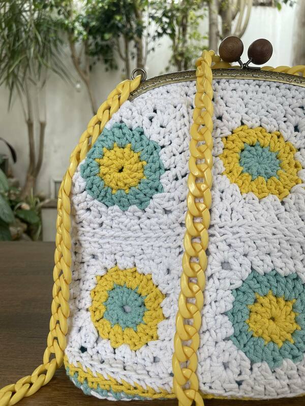 Knitted bag in summer colors with wallet