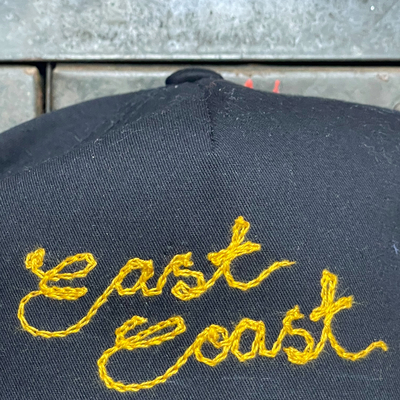 East coast chain stitched hat blk/gld