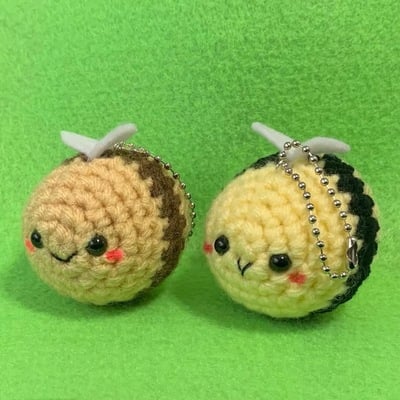 Bee keychain
