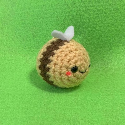 Bee keychain
