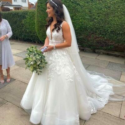 Ball gown lace appliques wedding dress bridal gown