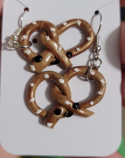 Pretzel earrings
