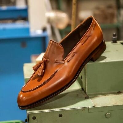 Handmade outstanding brown leather shoes men's tassels loafers slips on shoes