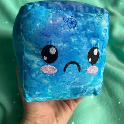 Blue/purple jellycube plushie - Thumbnail 5