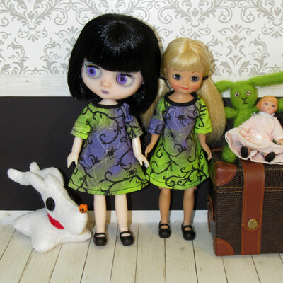 Spiders & vines raglan dresses for middie blythe & small fashion dolls