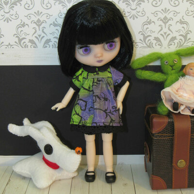 Spiders & vines vintage-style dresses for middie blythe & small fashion dolls