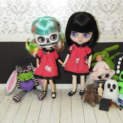 Neon coral skulls vintage-style dresses for middie blythe & small fashion dolls