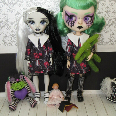 Skelly roses wednesday style dress for blythe, pullip, rainbow high, 1/6 fashion dolls