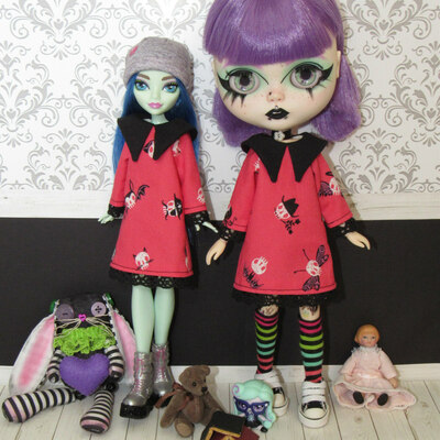 Neon coral skulls wednesday style dress for blythe, pullip, rainbow high, 1/6 fashion dolls