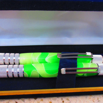 #51 pen/pencil set in green lavalamp