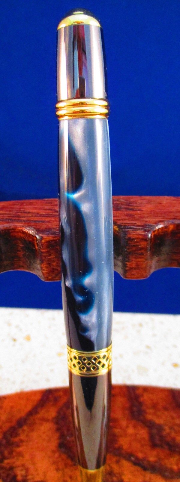 #135  Gray / Black / WHite