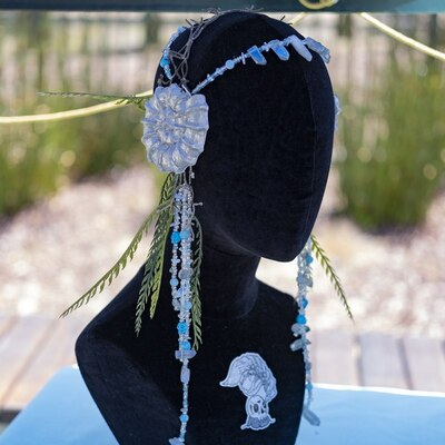 Silver seafoam headdress