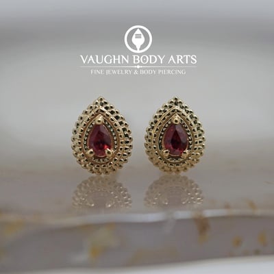 "tiny afghan pear" - yellow gold with genuine ruby - Thumbnail 3