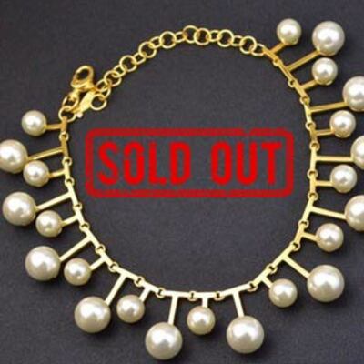 Modern pearl necklace