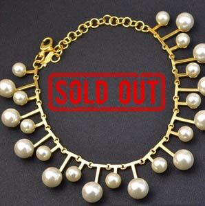 Modern pearl necklace