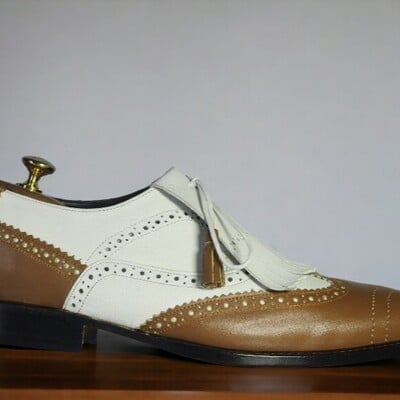 Handmade men's white and tan leather shoes ,wing tip brogue toe fringes shoes