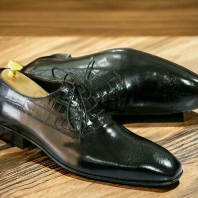 Handmade men's black leather shoes ,brogue lace up shoes