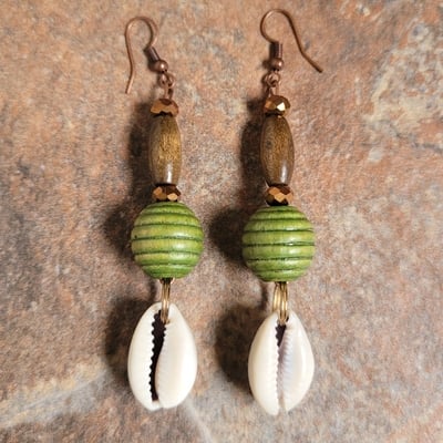 Green sundress 💚👗 handmade earrings by nubian collection artwear 👑