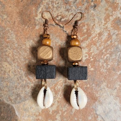Black sundress 🖤👗 handmade earrings by nubian collection artwear 👑 🔸️🔸️only one available⏳️✨️