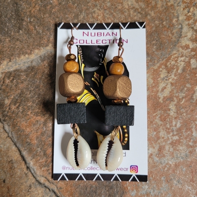 Black sundress 🖤👗 handmade earrings by nubian collection artwear 👑 🔸️🔸️only one available⏳️✨️