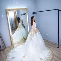 Luxury White Tulle Gold Lace Applique Sweetheart Sleeveless Bridal Gowns Chapel Train Ball Gown Wedding Dresses - Thumbnail 1