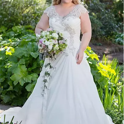 Chiffon v-neck neckline a-line plus size wedding dresses with beaded embroidery ruched bridal dress illusion back bridal dresses