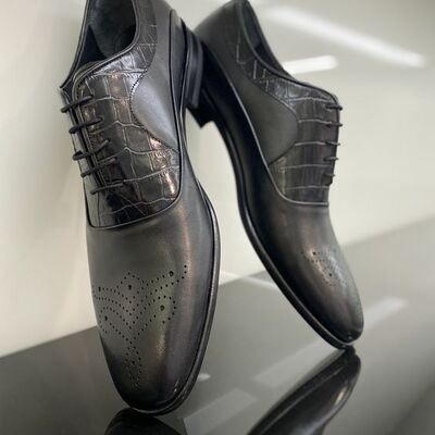 Black leather brogue tow with alligator texture best outfit handmade lace up shoes specially design for wedding