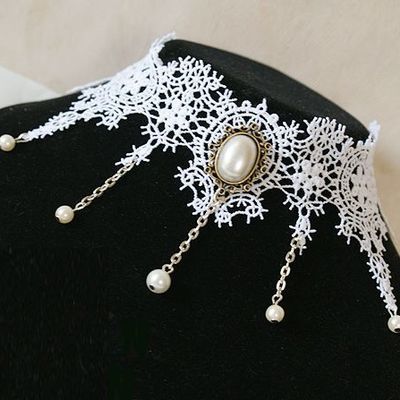 Handcraft white lace applique oval pendant goth evening dress necklace