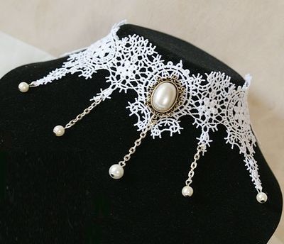 HANDCRAFT WHITE LACE APPLIQUE OVAL PENDANT GOTH EVENING DRESS NECKLACE