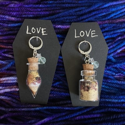 Love witch jar stitch marker