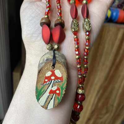 Amanita mushroom beaded necklace - Thumbnail 4