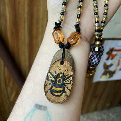 Bumblebee beaded necklace - Thumbnail 5