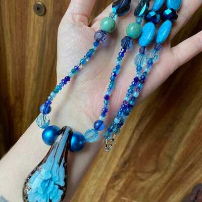 Blue glass flower beaded necklace - Thumbnail 4