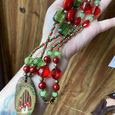 Amanita mushroom faery door beaded necklace - Thumbnail 3
