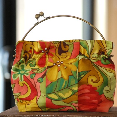 Kiss lock clutch - pastel colours in pink, lime & yellow