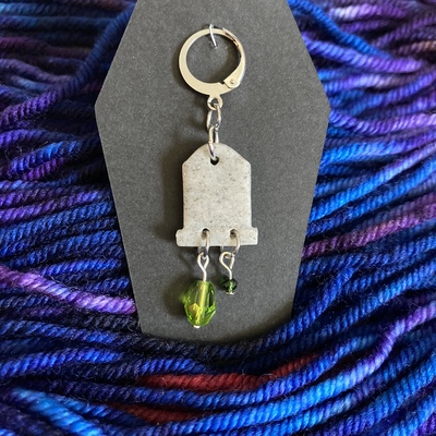 Headstone stitch marker