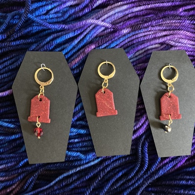 Red headstone stitch marker