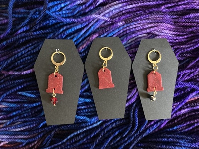 Red Headstone Stitch Marker