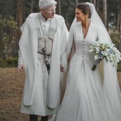 Luxury long sleeve v neck wedding dress bridal gowns