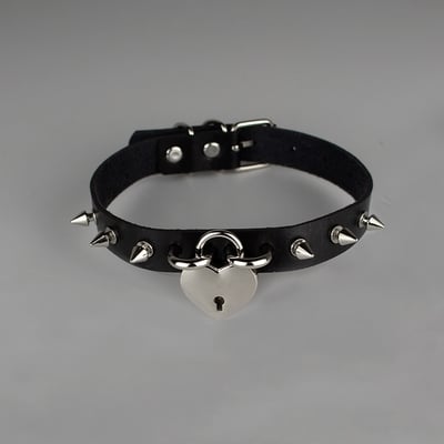 Hard core heart rivet choker
