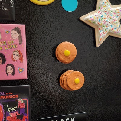Breakfast magnets