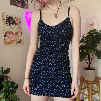 V-neck Floral Slimming Dress