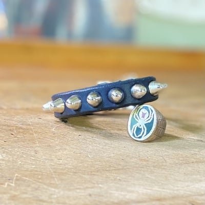 Self-keeper 1-row short british stud wristband